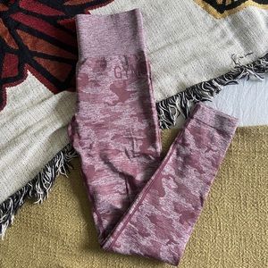 GYMSHARK CAMO SEAMLESS BEET RED MARL